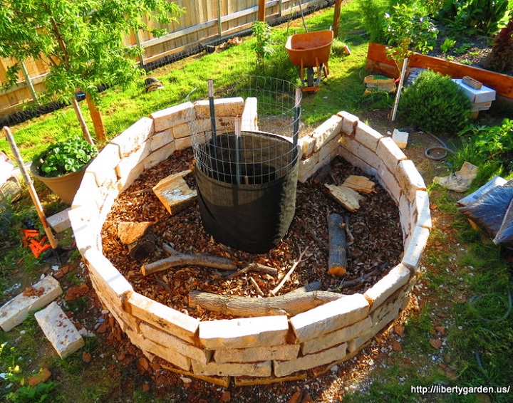 keyhole garden